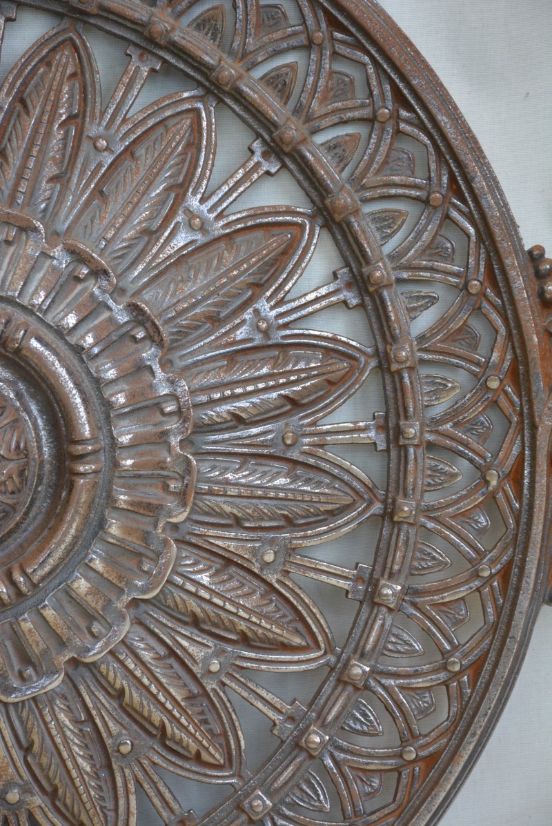 Antique Victorian Cast Iron Ceiling Rose With Feather And Ivy Decoration - Image 11